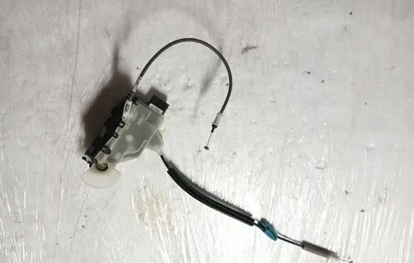 Peugeot Partner III Front door lock 16943580 1043M0866J7