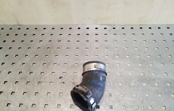 Audi Q7 4L Intercooler hose/pipe 7L6145943B