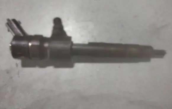 Opel Zafira B Fuel injector 0445110276