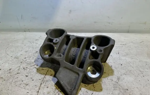 Citroen C4 X Engine mounting bracket 9826364780