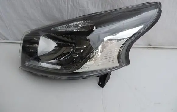 Opel Vivaro Headlight/headlamp 260604842R