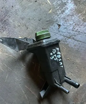 Volkswagen PASSAT B5.5 Power steering fluid tank/reservoir 3B0422371