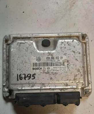 Volkswagen Polo III 6N 6N2 6NF Engine control unit/module 030906032CM 0261207201