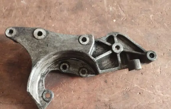 Chrysler Voyager Engine mounting bracket 