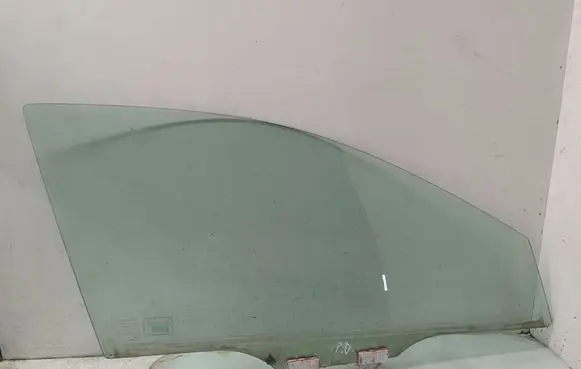 Honda Accord Front door window glass four-door 43R00035
