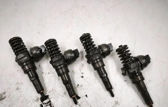 Volkswagen Caddy Fuel injectors set 038130073BN