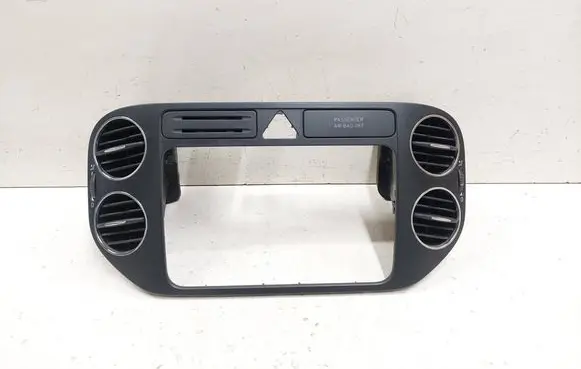 Volkswagen Golf Plus Radio/GPS head unit trim 5M0858071 5M0919234 5M0819727