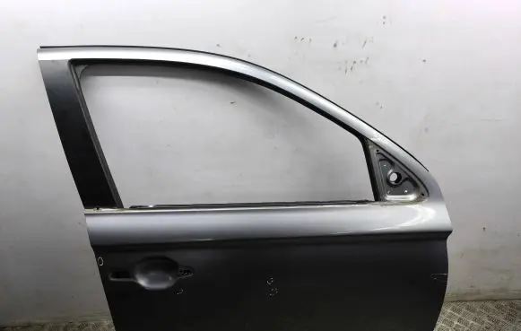 Mitsubishi Outlander Front door