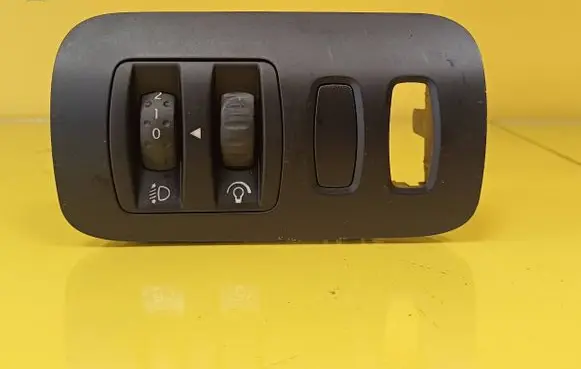 Renault Megane II Headlight level height control switch 8200095495B