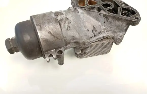 Oil filter mounting bracket