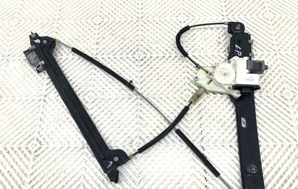 BMW 5 GT F07 Front door window regulator with motor