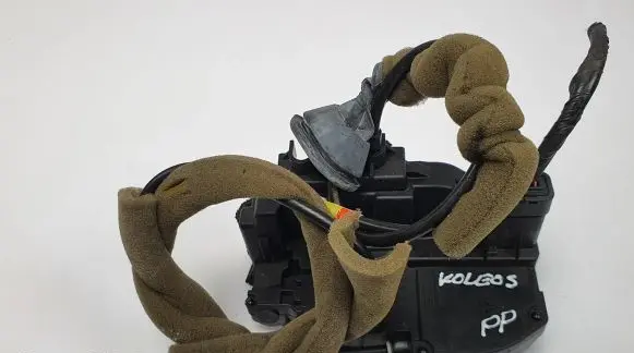 Renault Koleos I Front door lock