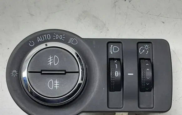 Chevrolet Cruze Light switch 13301752