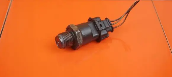 Opel Vivaro Fuel pressure sensor 0281002720 250A2