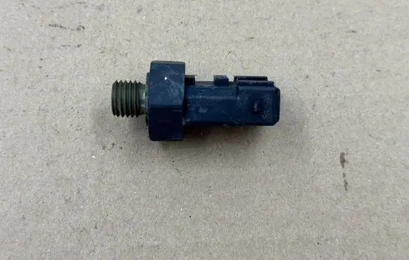 BMW 3 E90 E91 Oil pressure sensor 7549796