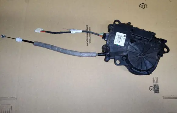 BMW X1 F48 F49 Loading door lock C43111101
