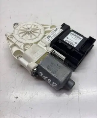 Audi A3 S3 A3 Sportback 8P Rear door window regulator motor 8P4959801D 63273 S006079021C