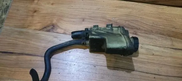 Power steering fluid tank/reservoir