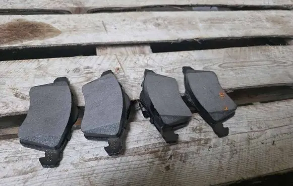 Volkswagen Transporter - Caravelle T4 Brake pads (front) 7D0698151E