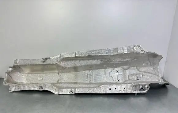 Volkswagen PASSAT B9 Exhaust heat shield 3WA825661