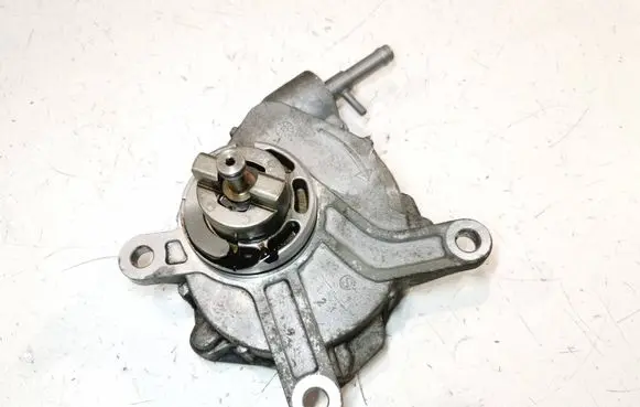 Toyota Auris 150 Vacuum pump 31030739
