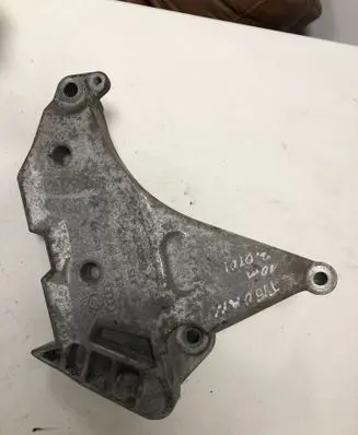Volkswagen Tiguan Engine mounting bracket 03L199207