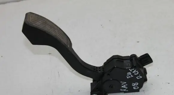 Toyota RAV 4 (XA30) Accelerator throttle pedal 7811042010