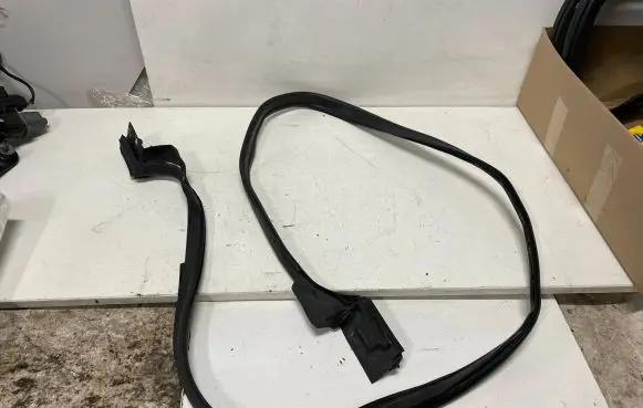 Audi A3 S3 8V Trunk rubber seal (body) 8V7825397