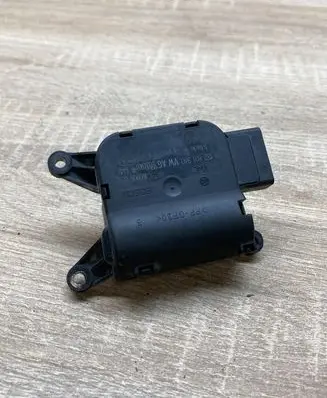 Volkswagen Golf V Air flap motor/actuator 0132801340