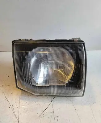 Mitsubishi Pajero Headlight/headlamp 11037746