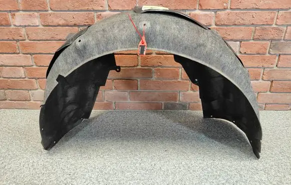 Rear arch fender liner splash guards
