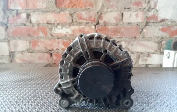 Volkswagen Polo V 6R Generator/alternator 03P903023D