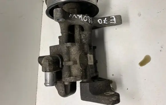 BMW X5 E70 Power steering pump 679646202 5002445