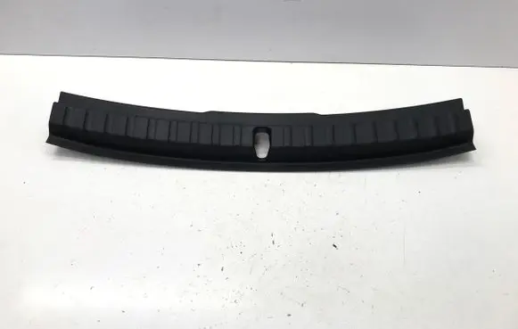Trunk/boot sill cover protection