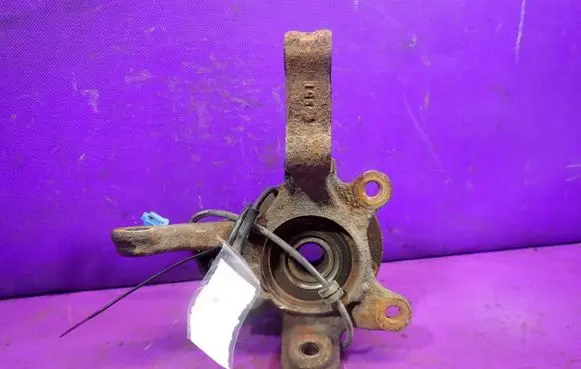 Nissan Almera Tino Front wheel hub spindle knuckle