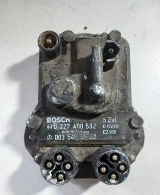 Mercedes-Benz 190 W201 Ignition amplifier control unit 0035459532 D103017 0227400532
