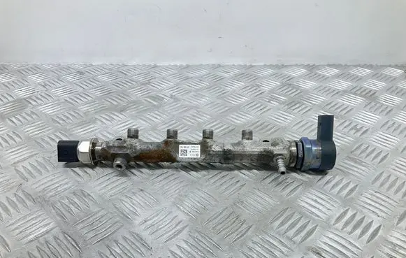 Volkswagen Golf VII Fuel pressure regulator 04L089B 057130764AB 04L906054