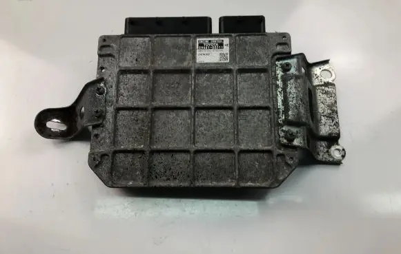 Toyota Yaris Engine control unit/module 896610D311