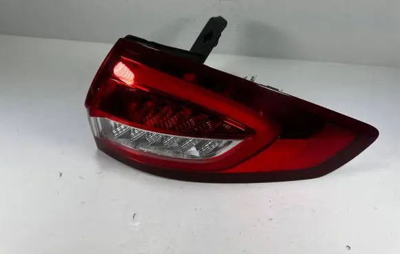Ford Mondeo MK V Rear/tail lights JS7B-13404-CD