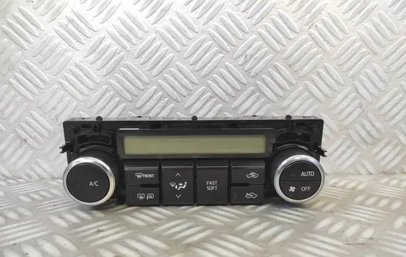 Toyota Auris E180 Climate control unit