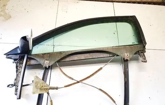 Audi A3 S3 8P Front door window/glass frame 8P3837629