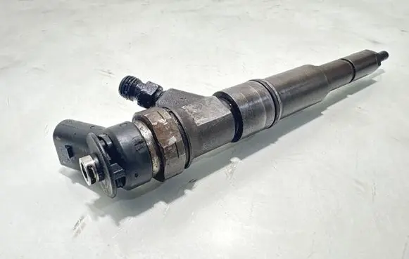 BMW 5 E60 E61 Fuel injector 0445110131