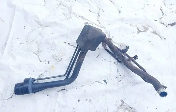 Toyota Avensis T270 Fuel tank filler neck pipe