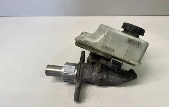 Master brake cylinder