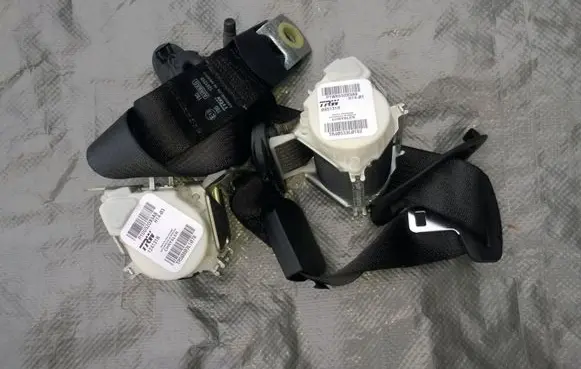 Jeep Cherokee Rear seatbelt