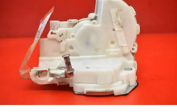 Suzuki Grand Vitara I Rear door lock 8230254P02