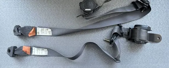 Nissan Terrano Set of seat belts 8684056G65 8684055G80