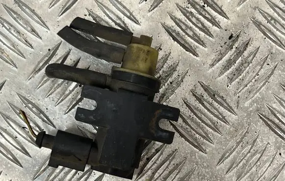 Volkswagen Caddy Turbo solenoid valve 1K0906627A 08T330 70086800