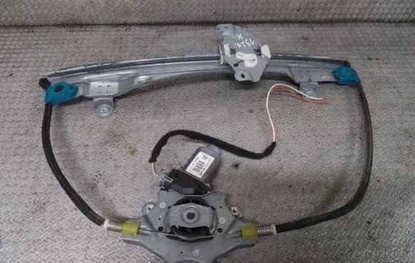 Renault Twingo II Front door window regulator with motor 400957C L119358ARM