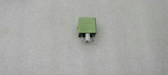 BMW 7 E65 E66 Fuel pump relay 8373700